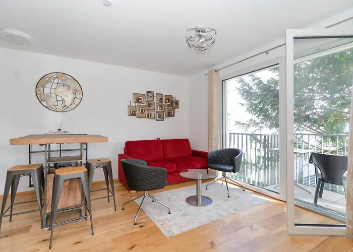 Luxurious With Big Balcony Near City Center